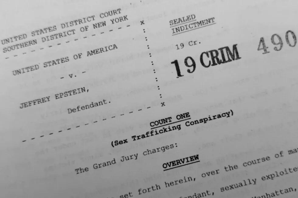 دیوید ای راس پس از ارتباط با جفری اپستین از مدرسه هنرهای تجسمی استعفا داد.