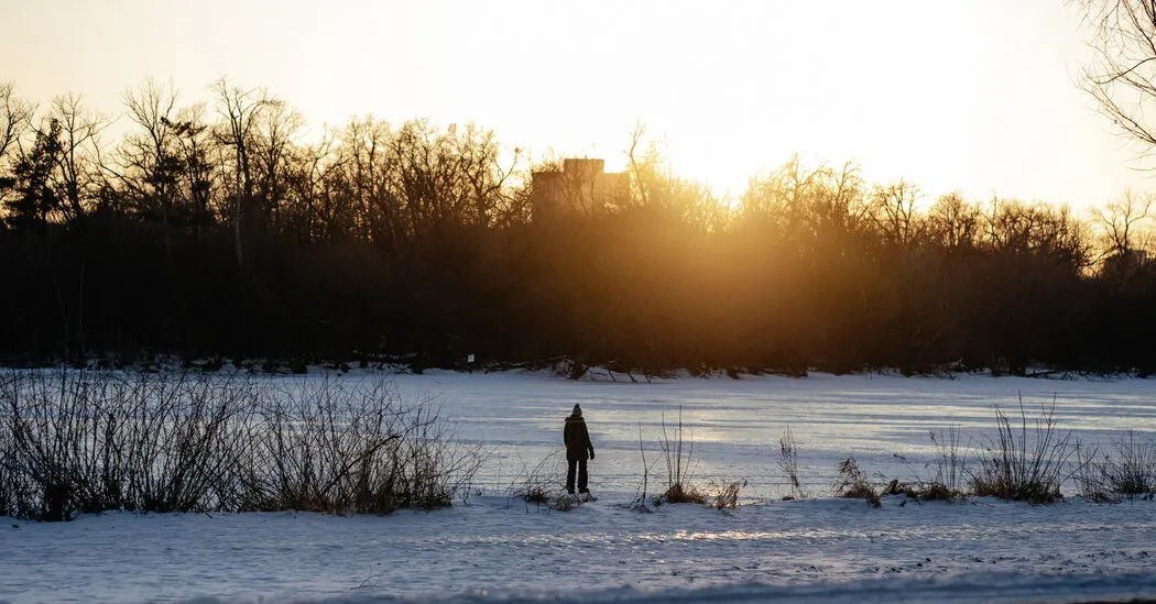 چگونه از سقوط از طریق یخ زنده بمانیم