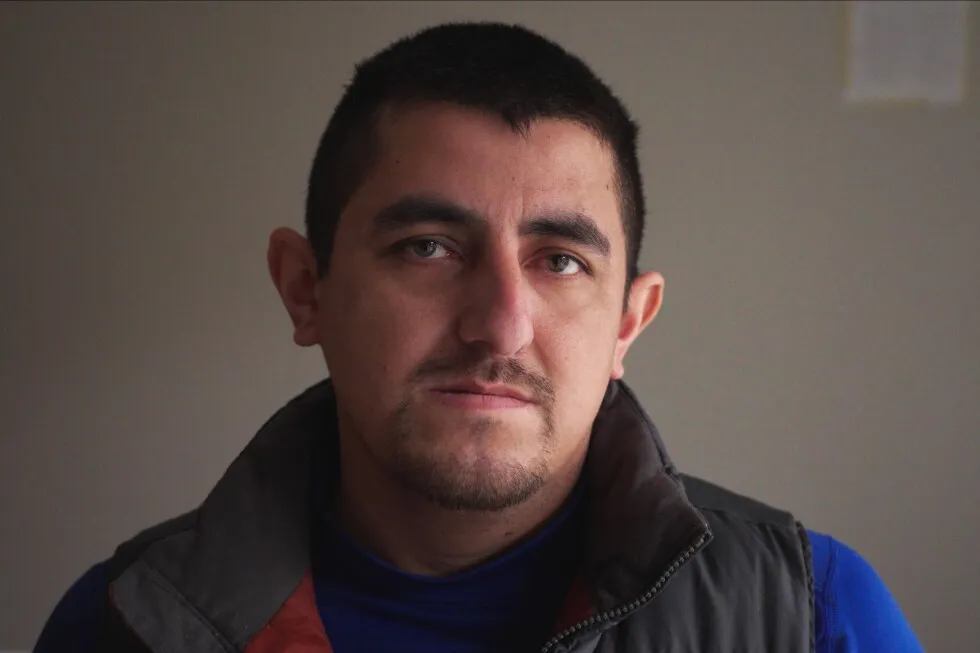 مهاجری که در حین دستگیری ICE جمجمه‌اش از هشت نقطه شکسته شد، می‌گوید ضرب و شتم غیرقانونی بوده است