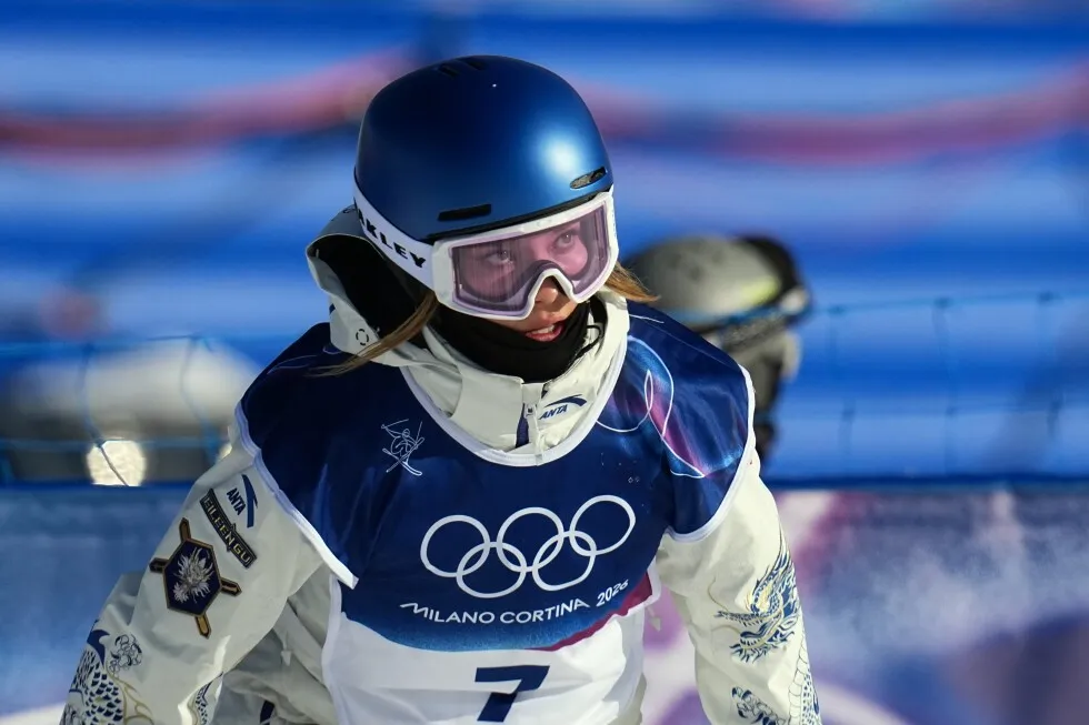 پس از اینکه گو ستاره اسکی آزاد در اولین مسابقه مقدماتی اسلوپ استایل در المپیک سقوط کرد، فشار وارد شده است.