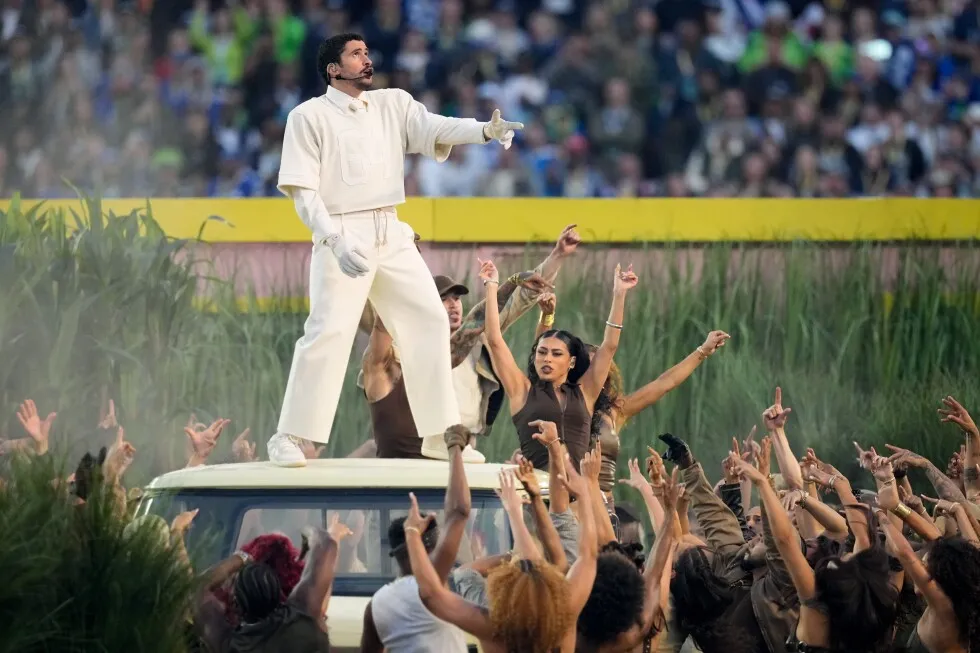 پسری که در نمایش Super Bowl Bad Bunny ظاهر شد، آن کودک 5 ساله ای نیست که توسط ICE در مینیاپولیس بازداشت شده است.