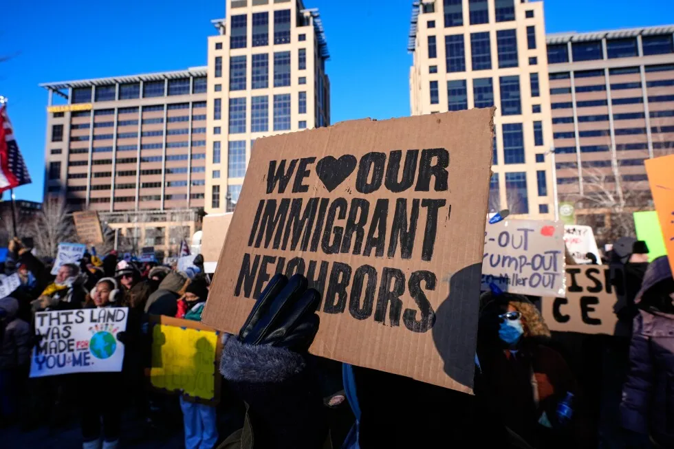 در داخل مهتاب مینسوتان ها برای پوشش اجاره بهای همسایگان مهاجر خود