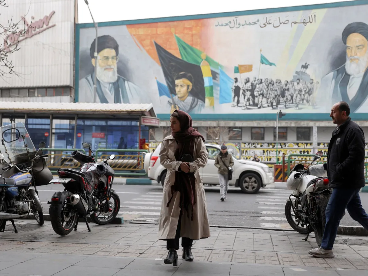 ایران سیاستمداران برجسته اصلاح طلب را دستگیر می کند و به ارتباط با آمریکا و اسرائیل اشاره می کند