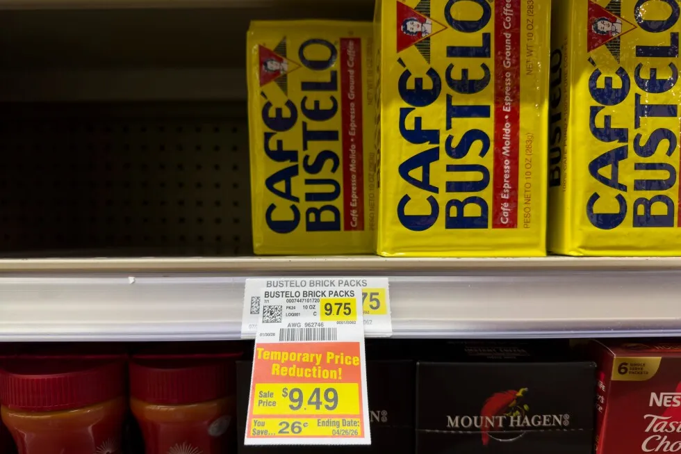 خرده فروشی در ماه دسامبر نسبت به نوامبر بدون تغییر باقی ماند و سال را با لحن ضعیفی به پایان رساند